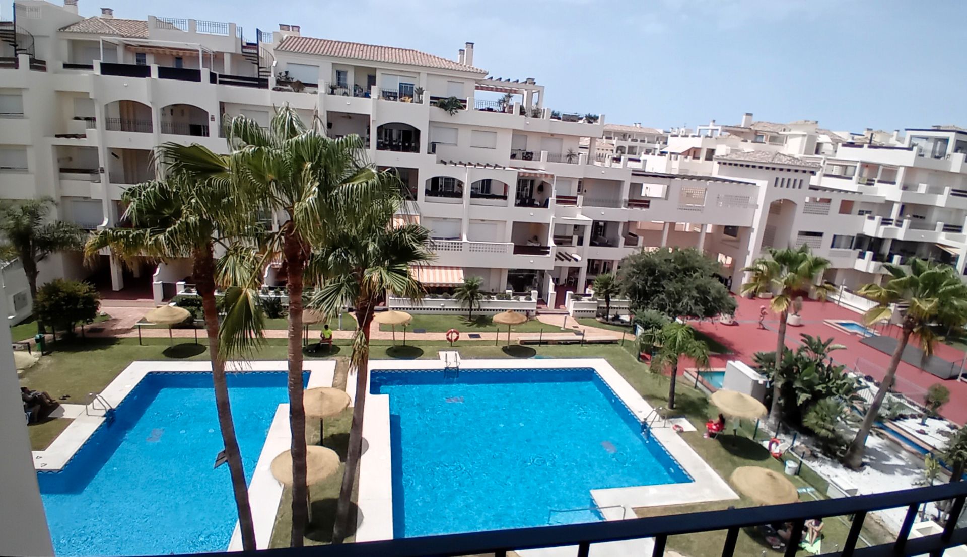 Piscina de Pis en venda en Roquetas de Mar amb Aire condicionat, Terrassa i Moblat