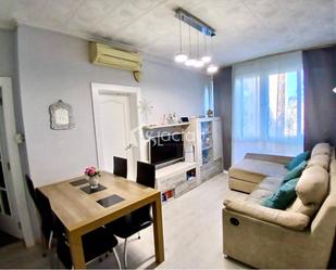 Living room of Flat for sale in  Barcelona Capital  with Air Conditioner and Parquet flooring