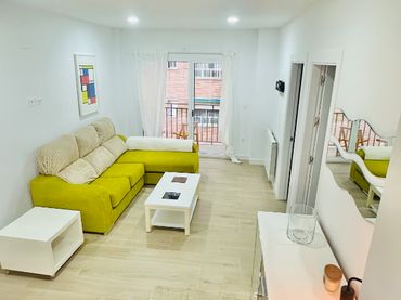 Appartamento con balcone in affitto a Calle San Juan de Letrán