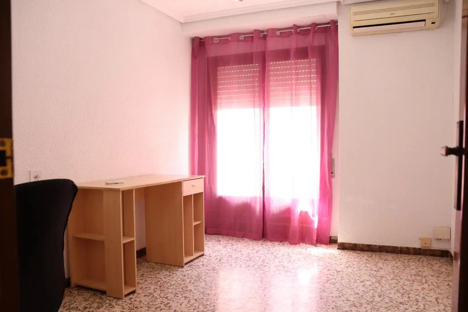 Habitación de Piso de alquiler en Elche / Elx con Aire acondicionado, Amueblado y Balcón