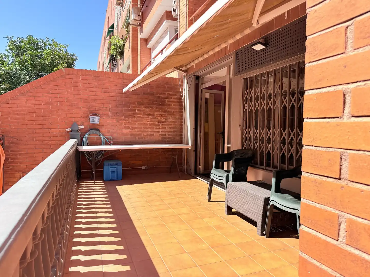 Terrasse von Erdgeschoss zur Miete in Sant Adrià de Besòs mit Klimaanlage, Heizung und Privatgarten