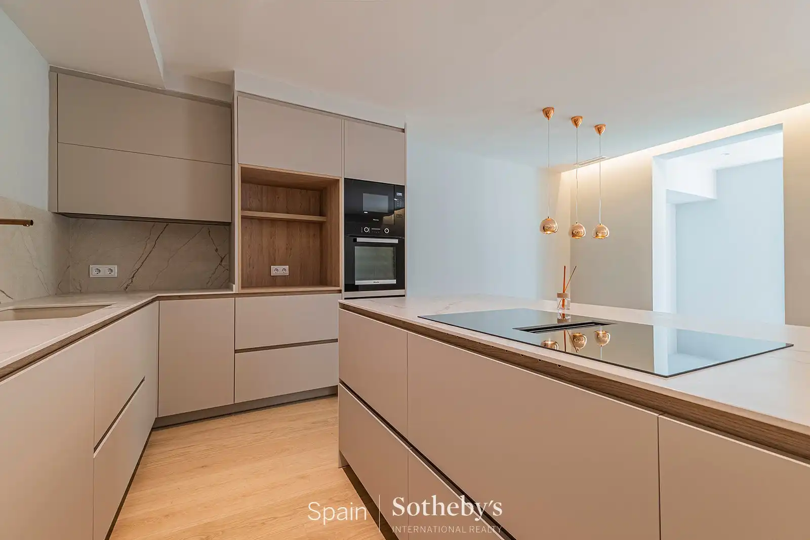 Cuina de Apartament en venda en Barcelona amb Aire condicionat, Calefacció i Terrassa