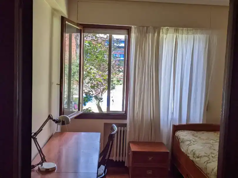 Dormitori de Pis per a compartir en Leioa amb Jardí privat, Piscina i Moblat