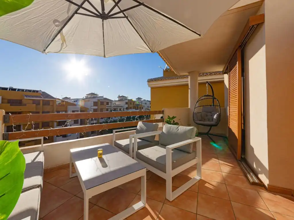 Terrasse von Dachboden zum Verkauf in Torrevieja mit Terrasse und Möbliert