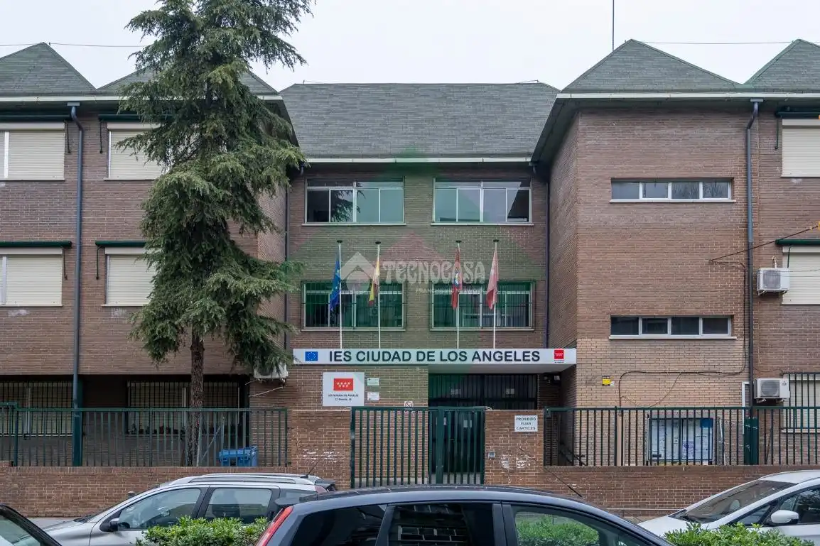 Vista exterior de Piso en venta en Madrid con Calefacción