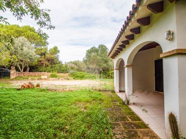 Casa rustica con giardino in vendita a Cala d'en Bosch - Serpentona
