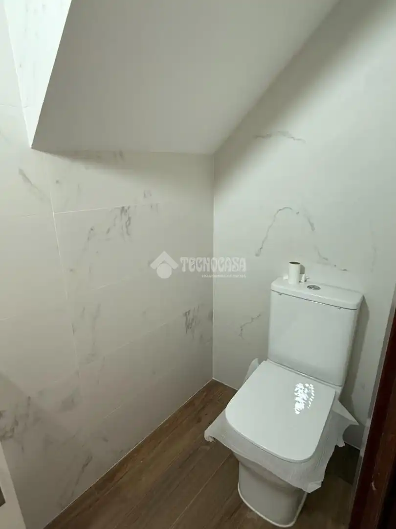 Bany de Casa o xalet en venda en Madrid amb Calefacció, Jardí privat i Terrassa