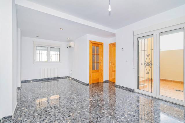 Casa adosada en Venta en Calle GARDENIA en Las Flores - Huerta