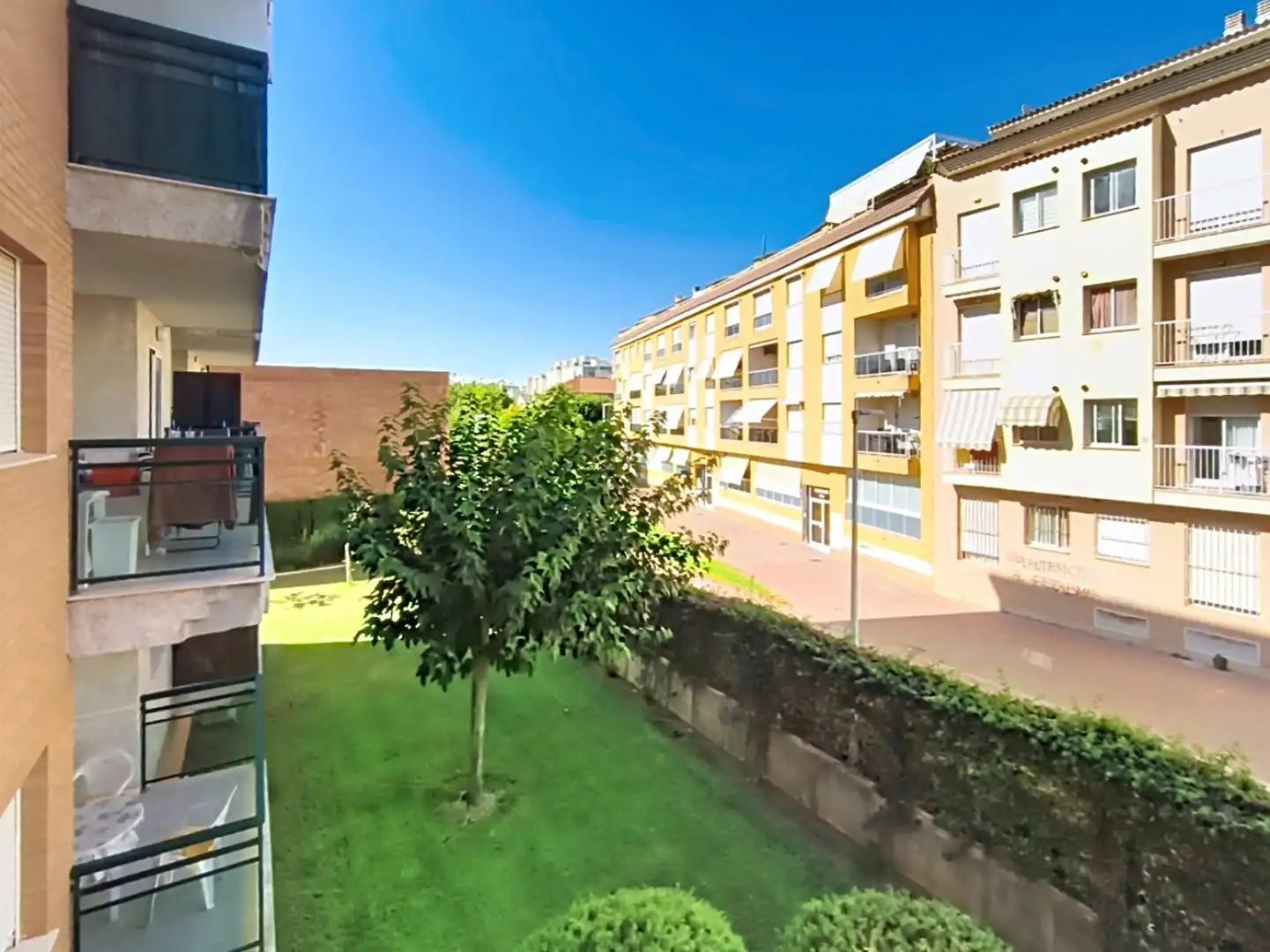 Vista exterior de Pis en venda en Gandia amb Aire condicionat, Calefacció i Jardí privat
