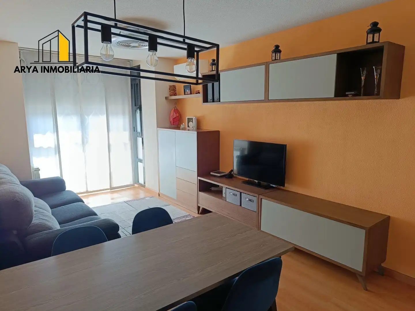 Sala d'estar de Pis en venda en Torrejón de Ardoz amb Calefacció, Traster i Piscina comunitària
