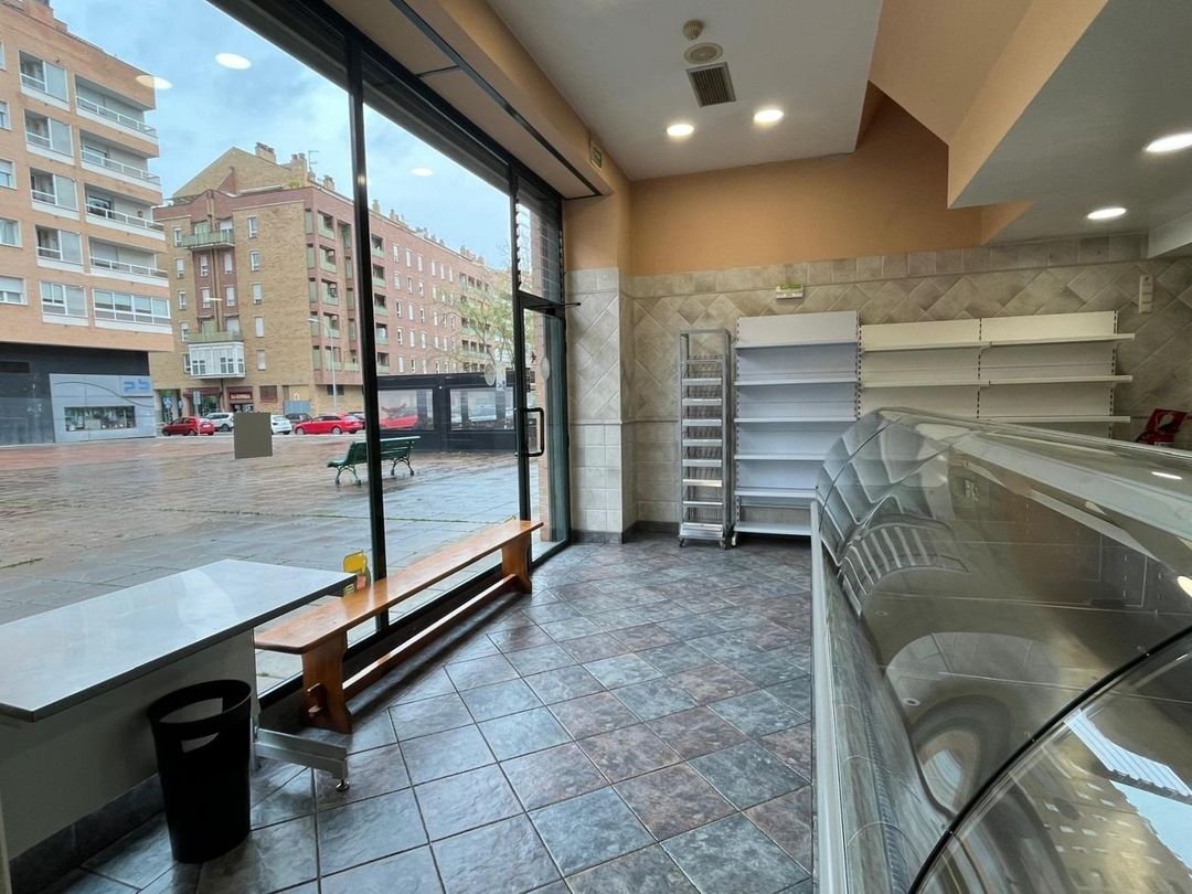 Premises for sale in  Pamplona / Iruña