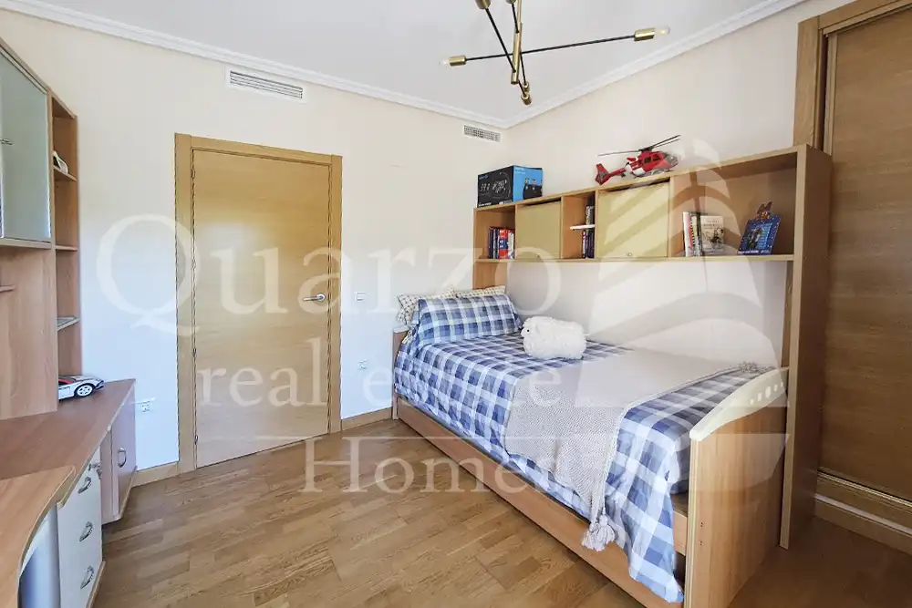 Habitación de Casa adosada en venta en Plasencia con Calefacción, Terraza y Balcón