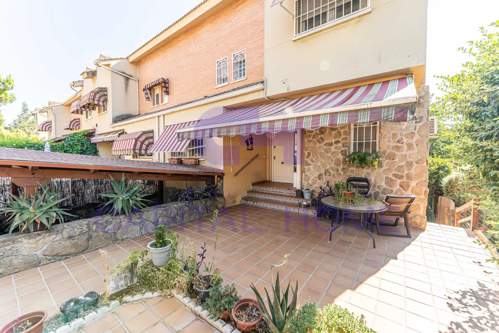 Doppelhaushälfte mit Pool zum Verkauf in Calle Somosierra