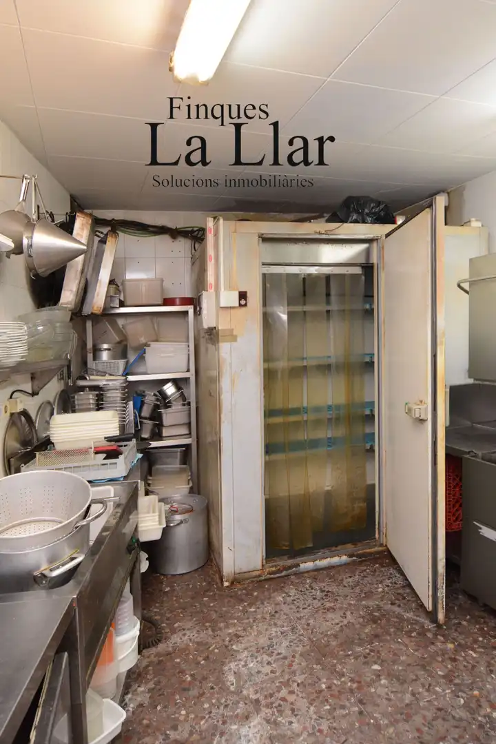 Commercial properties for sale in d'Ernest Lluch, Torrent Ballester