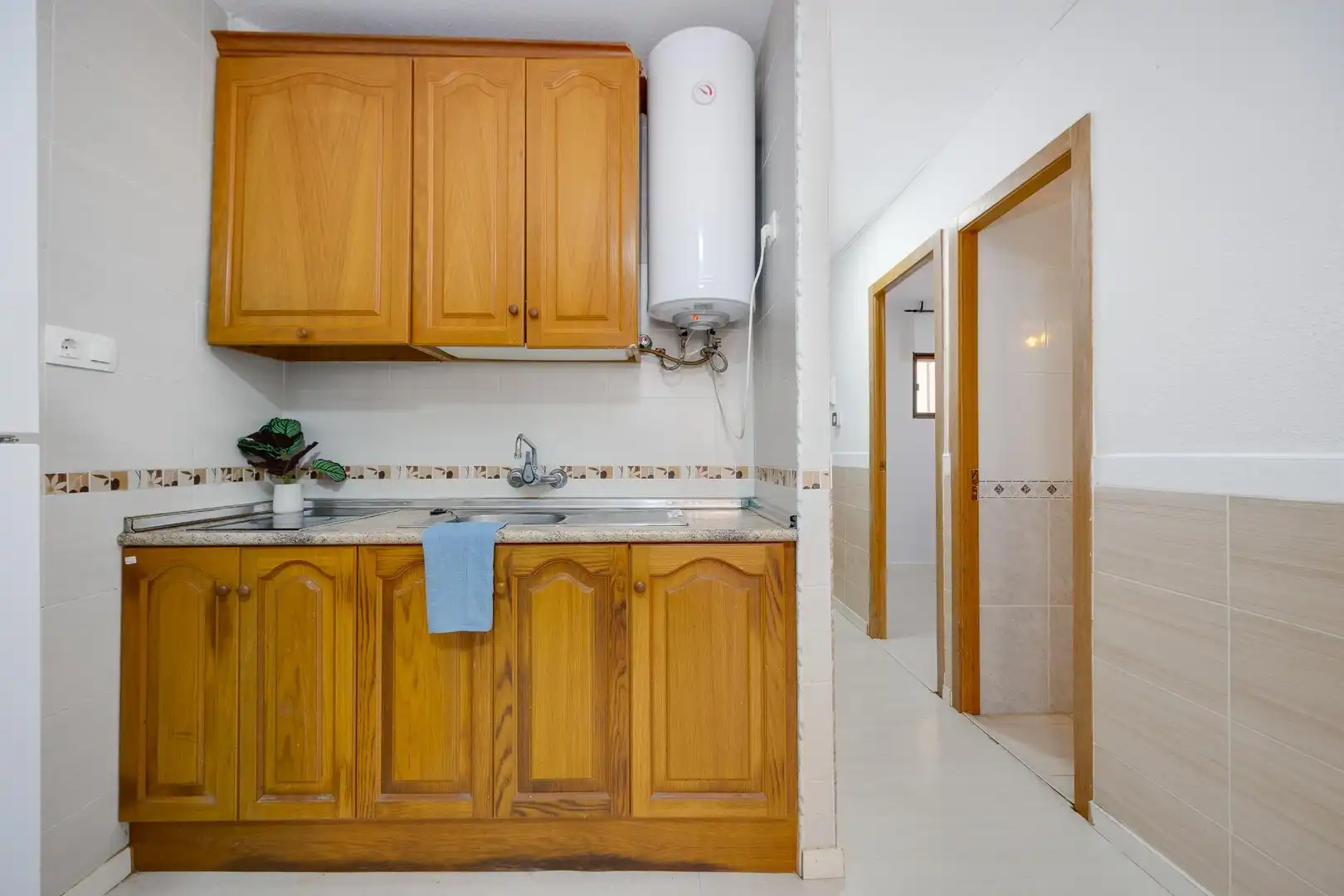Cuina de Apartament en venda en Torrevieja amb Aire condicionat, Terrassa i Moblat