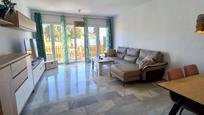 Sala d'estar de Casa adosada en venda en Mijas amb Aire condicionat i Piscina