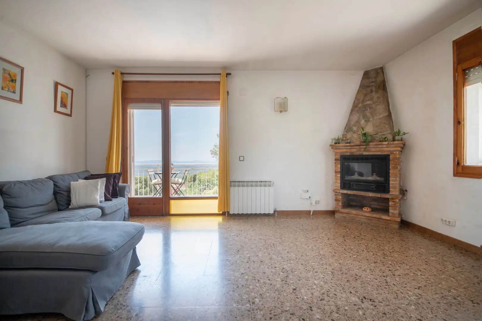 Sala d'estar de Casa o xalet en venda en Mediona amb Calefacció, Jardí privat i Terrassa