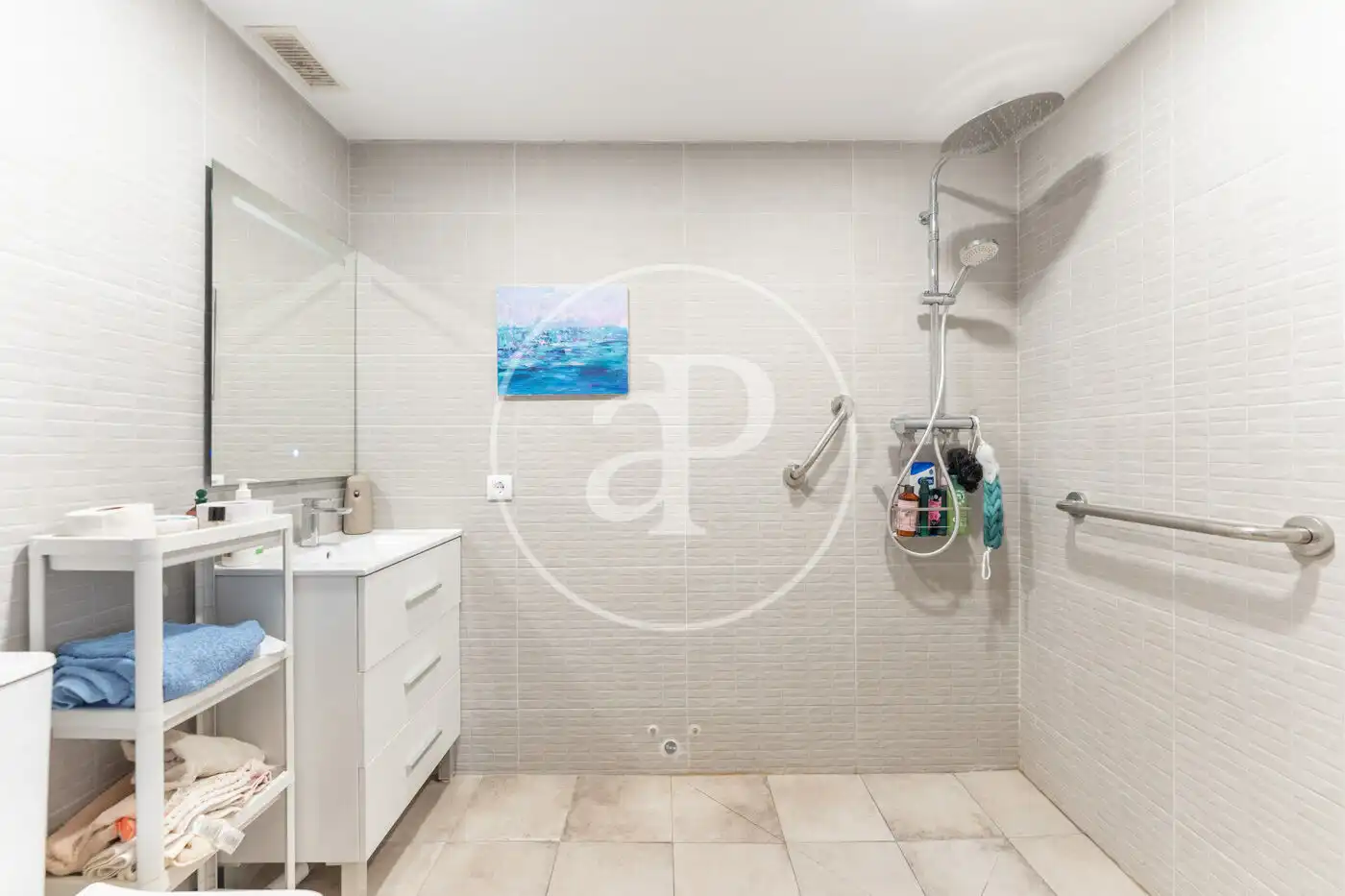 Baño de Piso en venta en  Palma de Mallorca con Aire acondicionado, Calefacción y Jardín privado