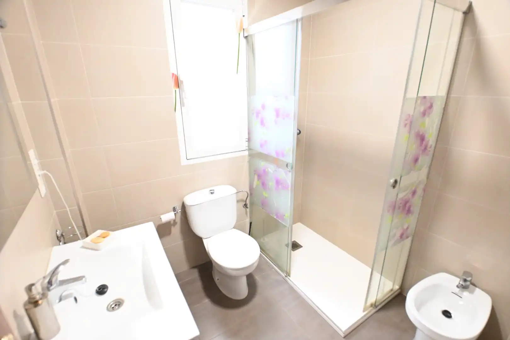 Baño de Casa adosada en venta en Churriana de la Vega con Aire acondicionado, Terraza y Trastero