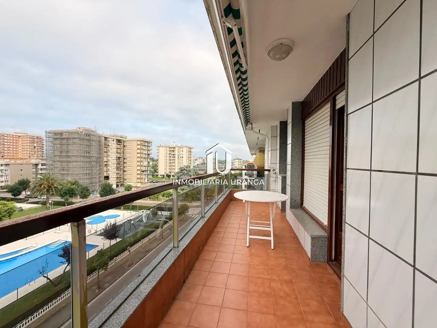 Vista exterior de Piso en venta en Laredo con Calefacción, Terraza y Trastero