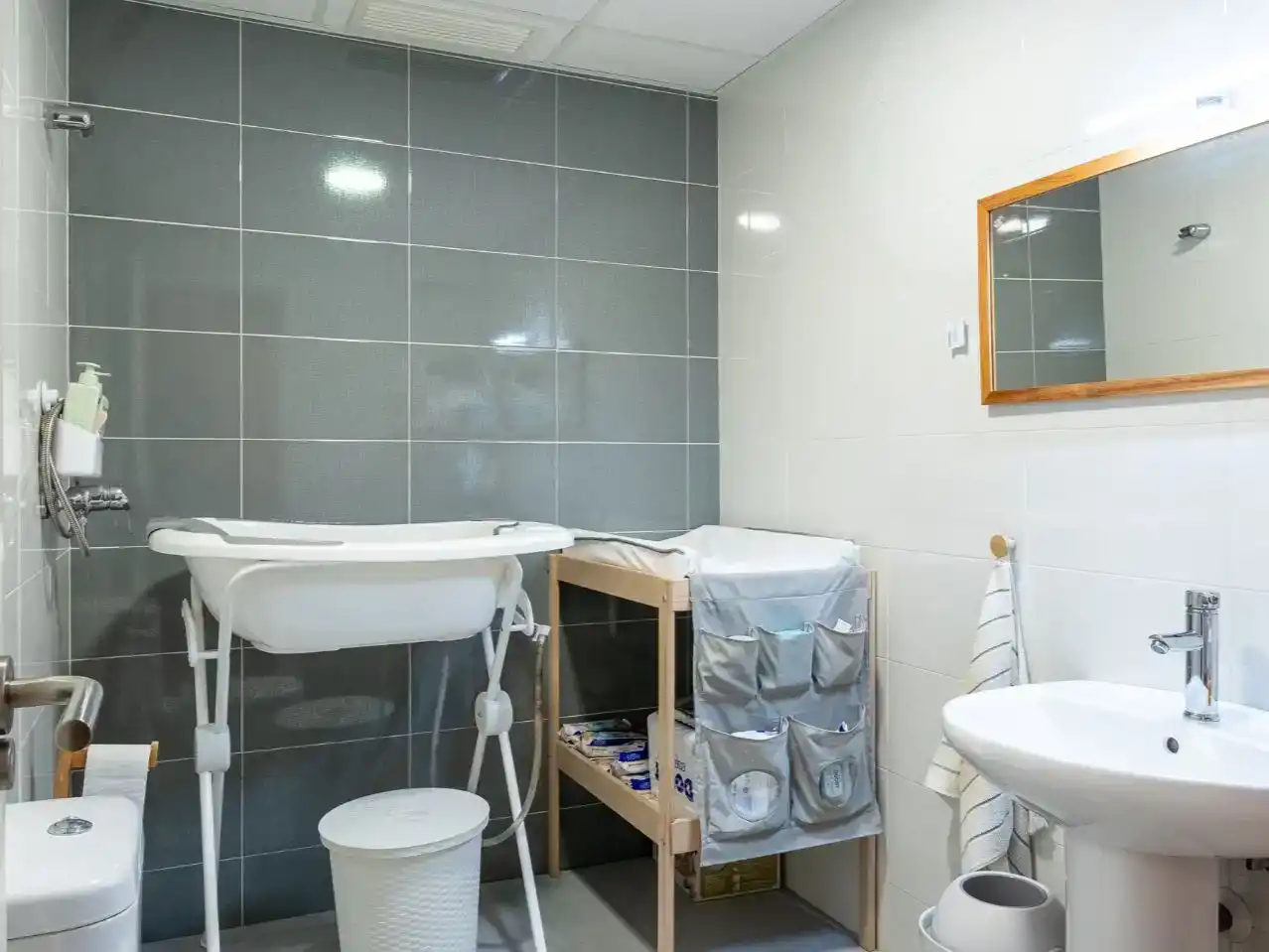Bany de Pis en venda en Tomares amb Aire condicionat
