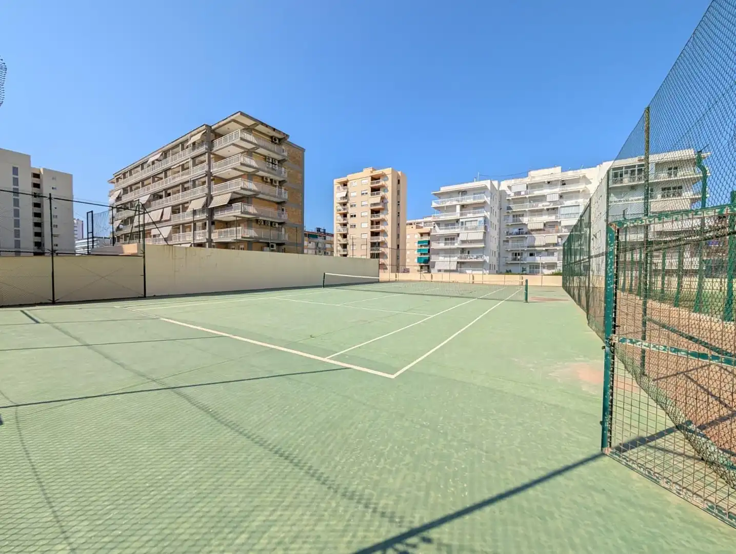 Aparcament de Apartament en venda en Gandia amb Terrassa, Balcó i Piscina comunitària