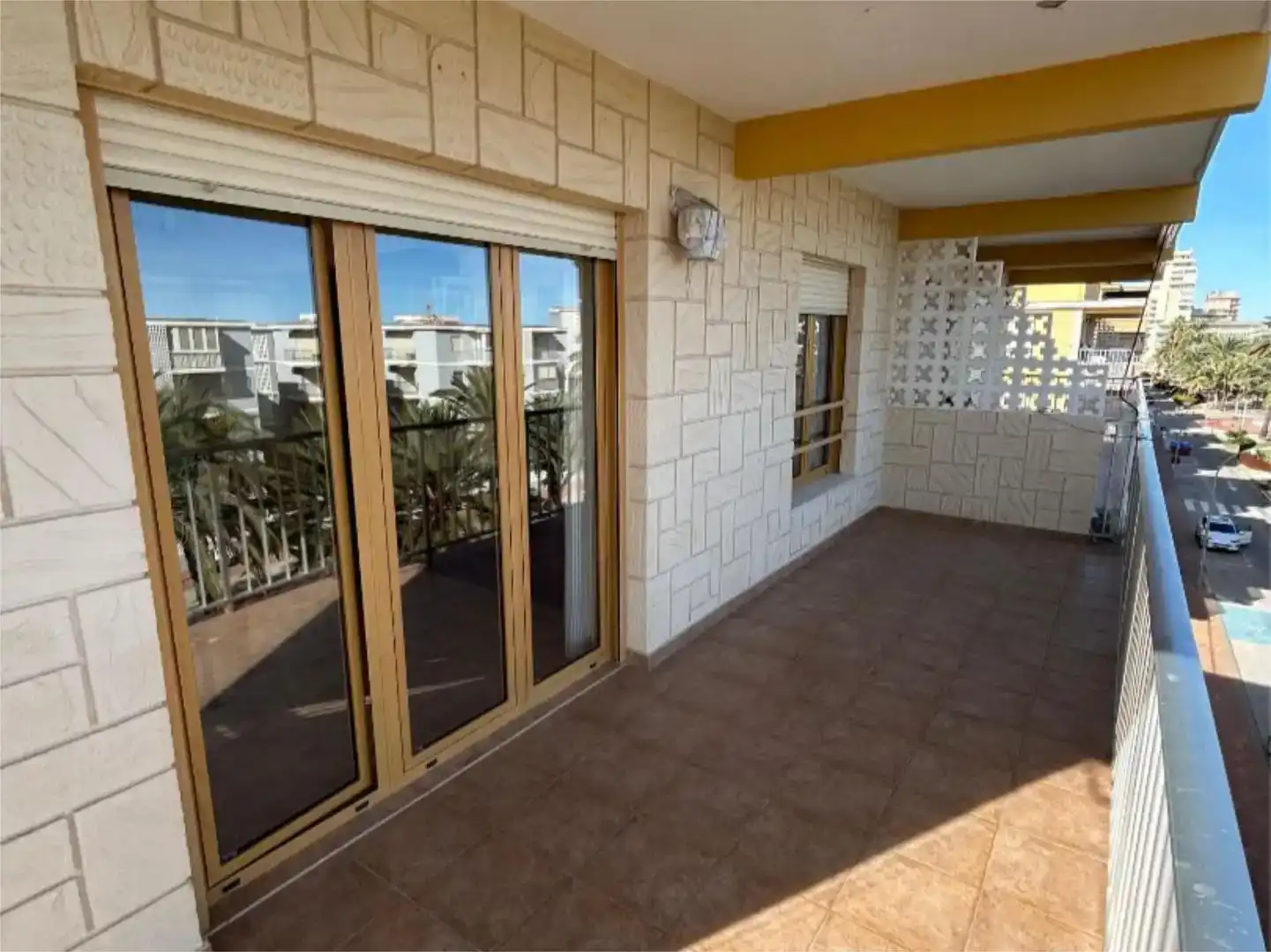 Terrassa de Apartament de lloguer en Tavernes de la Valldigna