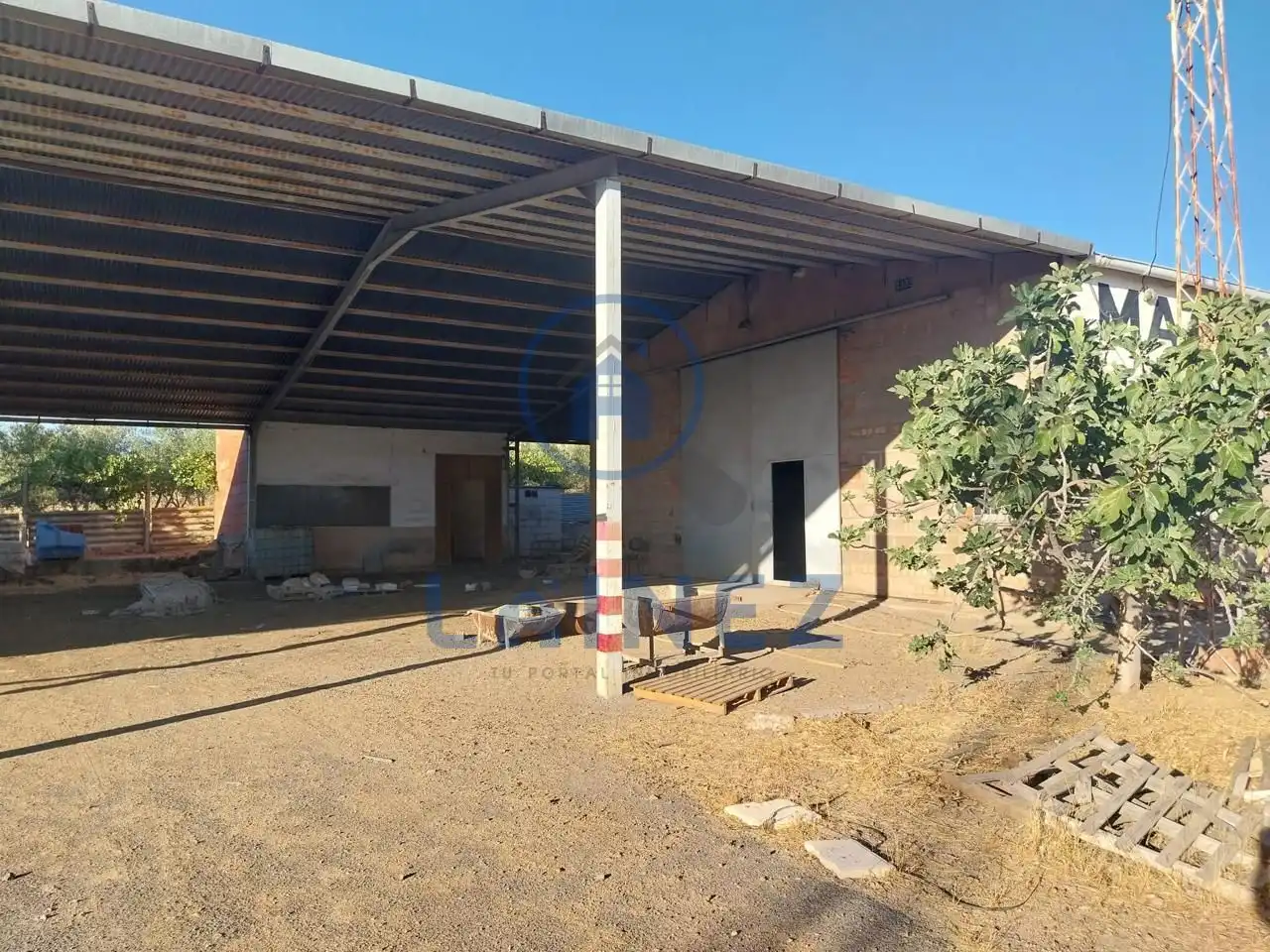Vista exterior de Nave industrial en venta en Peñarroya-Pueblonuevo