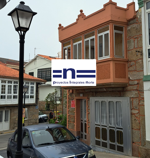 Vista exterior de Casa adosada en venda en Muxía amb Moblat i Balcó