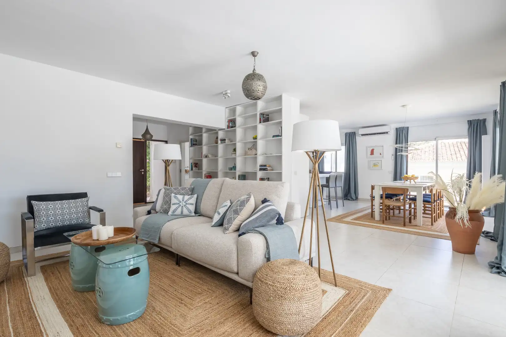 Sala d'estar de Casa o xalet de lloguer en Marbella amb Aire condicionat, Jardí privat i Terrassa