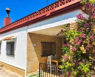Vista exterior de Casa o xalet en venda en Chiva amb Calefacció, Jardí privat i Terrassa