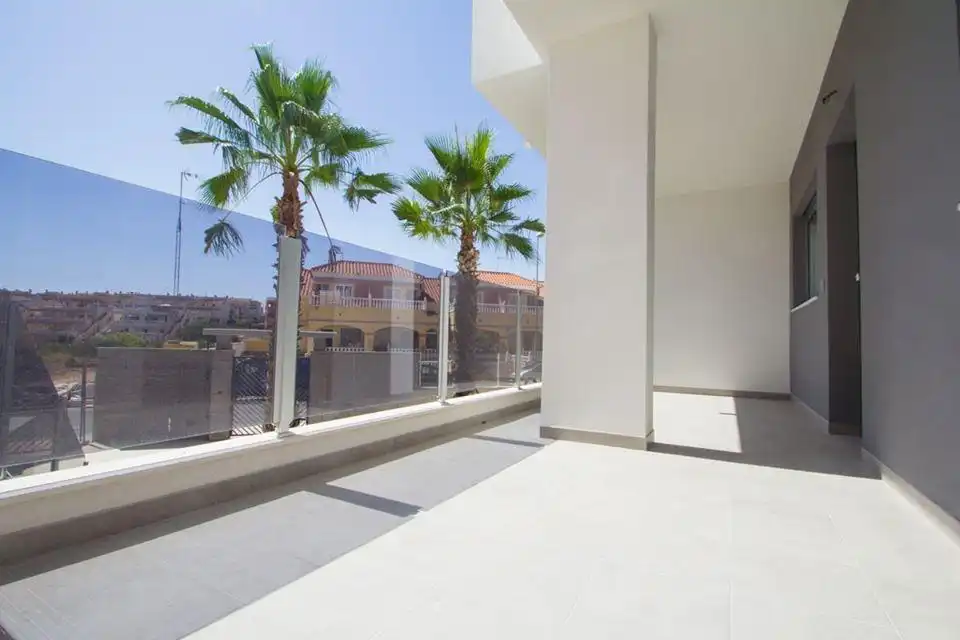 Bajo con terraza en venta en Orihuela Costa, imagen 2