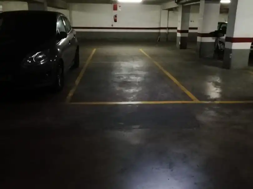 Parkplatz von Garage zur Miete in Algirós