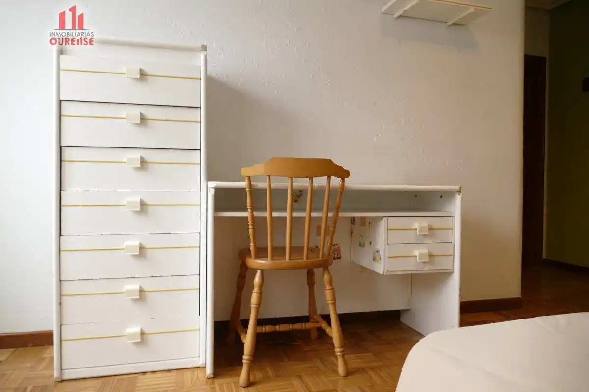 Habitación de Piso de alquiler en Ourense Capital  con Calefacción, Amueblado y Balcón