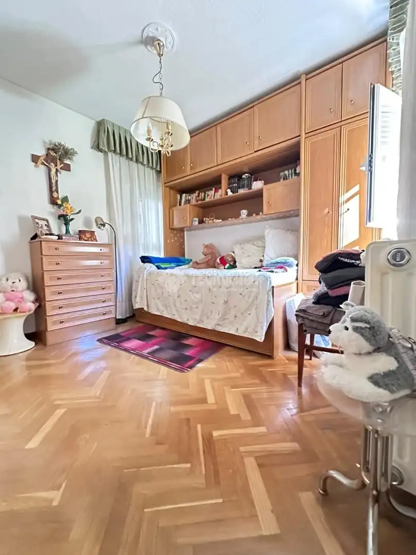 Dormitori de Pis en venda en Madrid amb Calefacció, Parquet i Terrassa