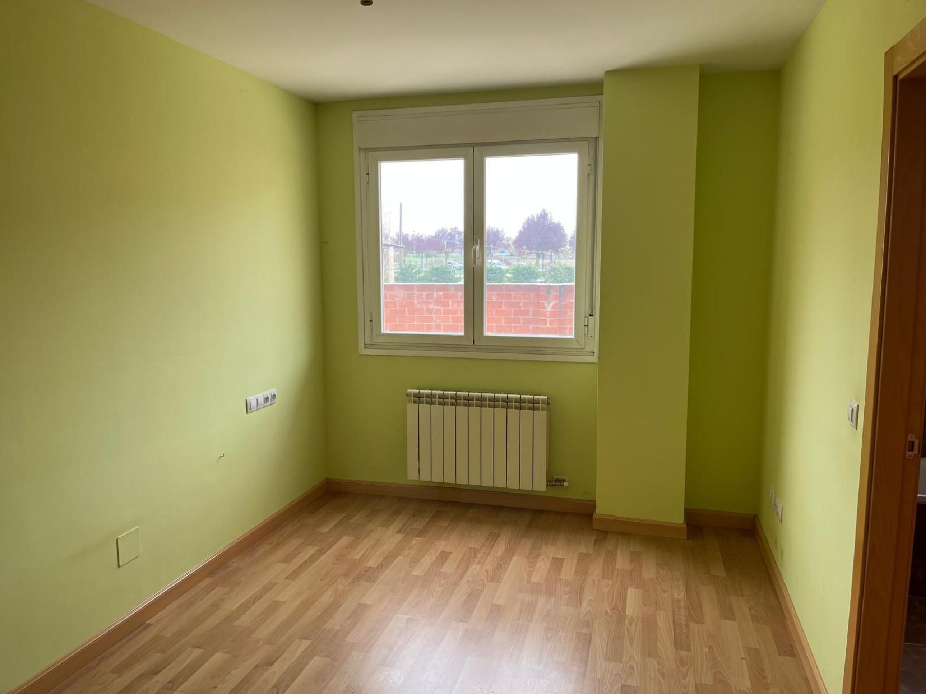 Bedroom of Flat for sale in Villaquilambre  with Terrace and Storage room