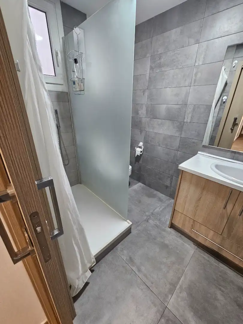 Badezimmer von Wohnungen zur Miete in Cáceres mit Möbliert