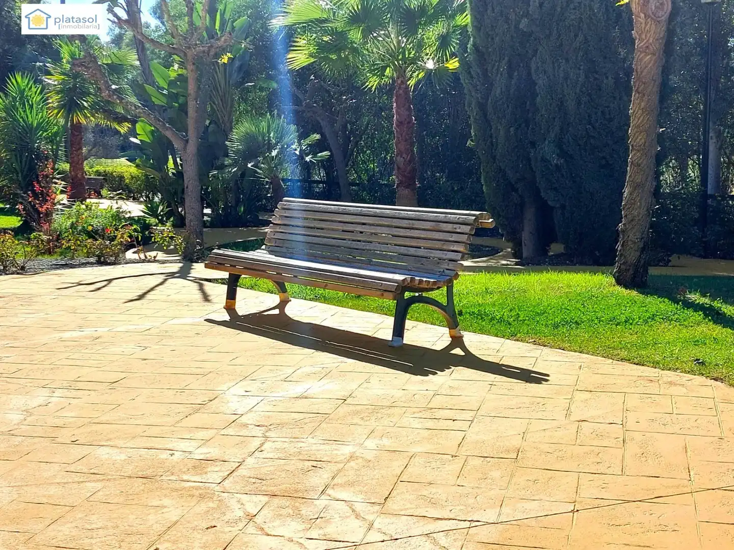 Jardí de Casa adosada en venda en Guillena amb Aire condicionat, Calefacció i Jardí privat