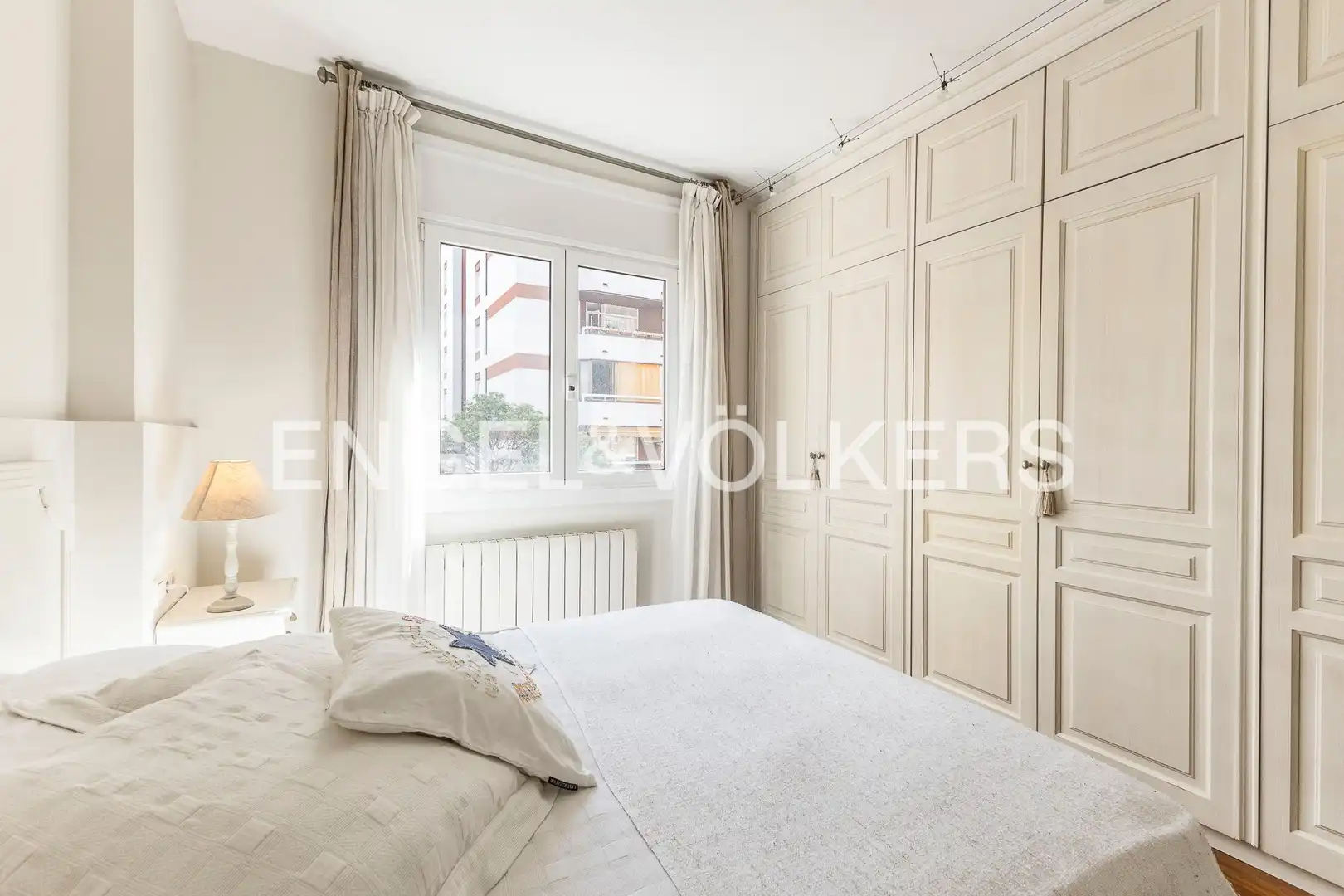 Bedroom of Flat for sale in Barcelona  with Air Conditioner, Heating and Furnished