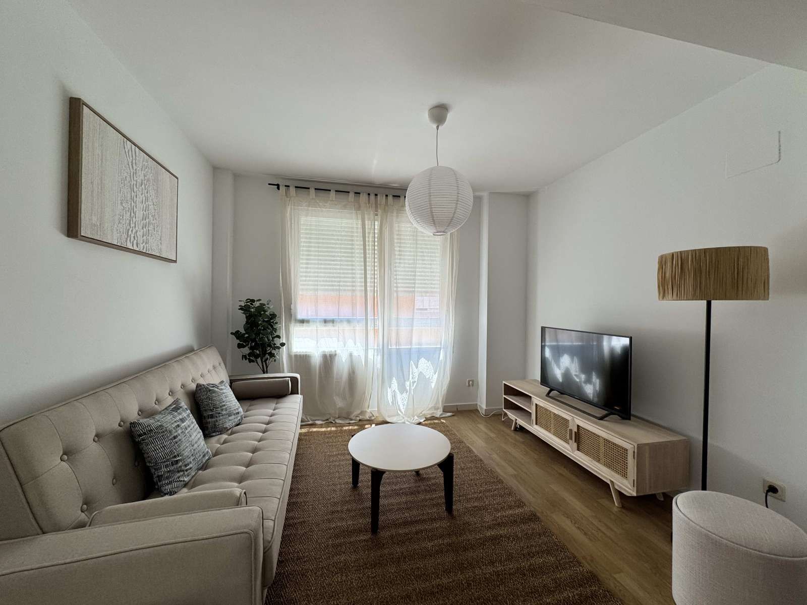 Living room of Study to share in  Madrid Capital  with Air Conditioner and Terrace