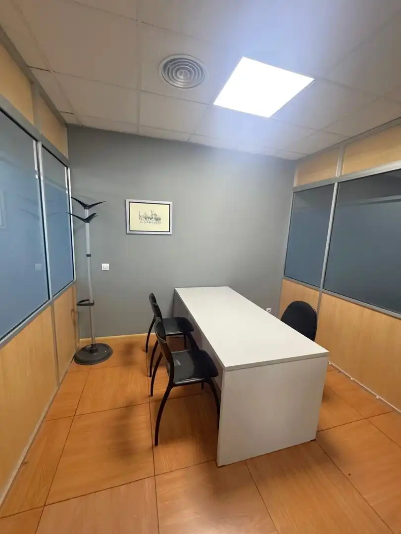 Büro zur Miete in Meco mit Klimaanlage und Möbliert