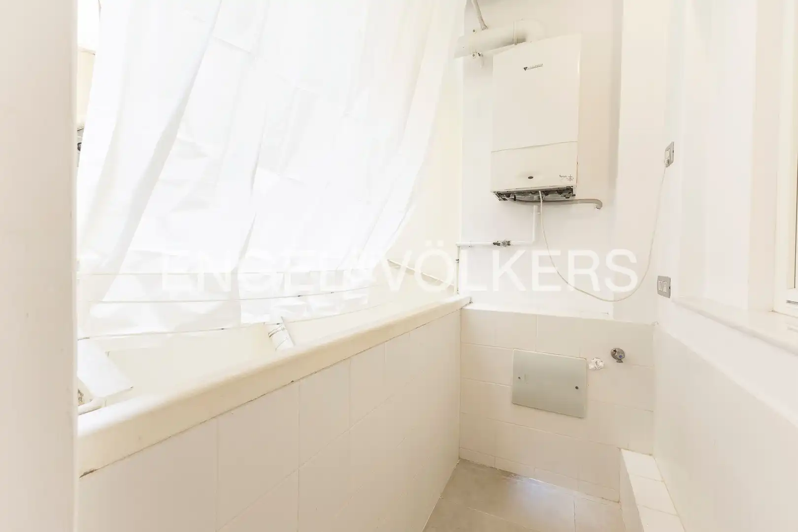Badezimmer von Wohnung zum Verkauf in Barcelona mit Klimaanlage, Heizung und Parkett