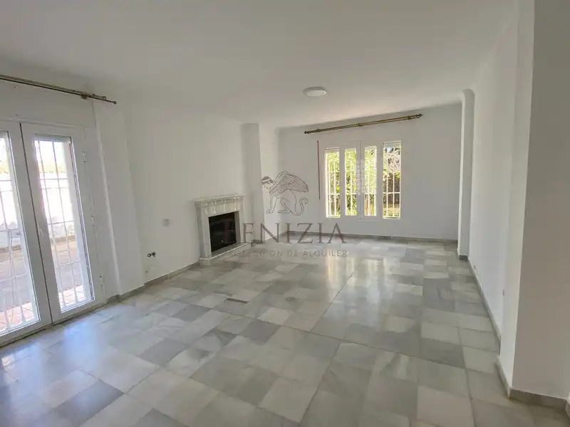 Living room of Detached homes for rent in El Puerto de Santa María  with Air Conditioner, Private garden and Storage room