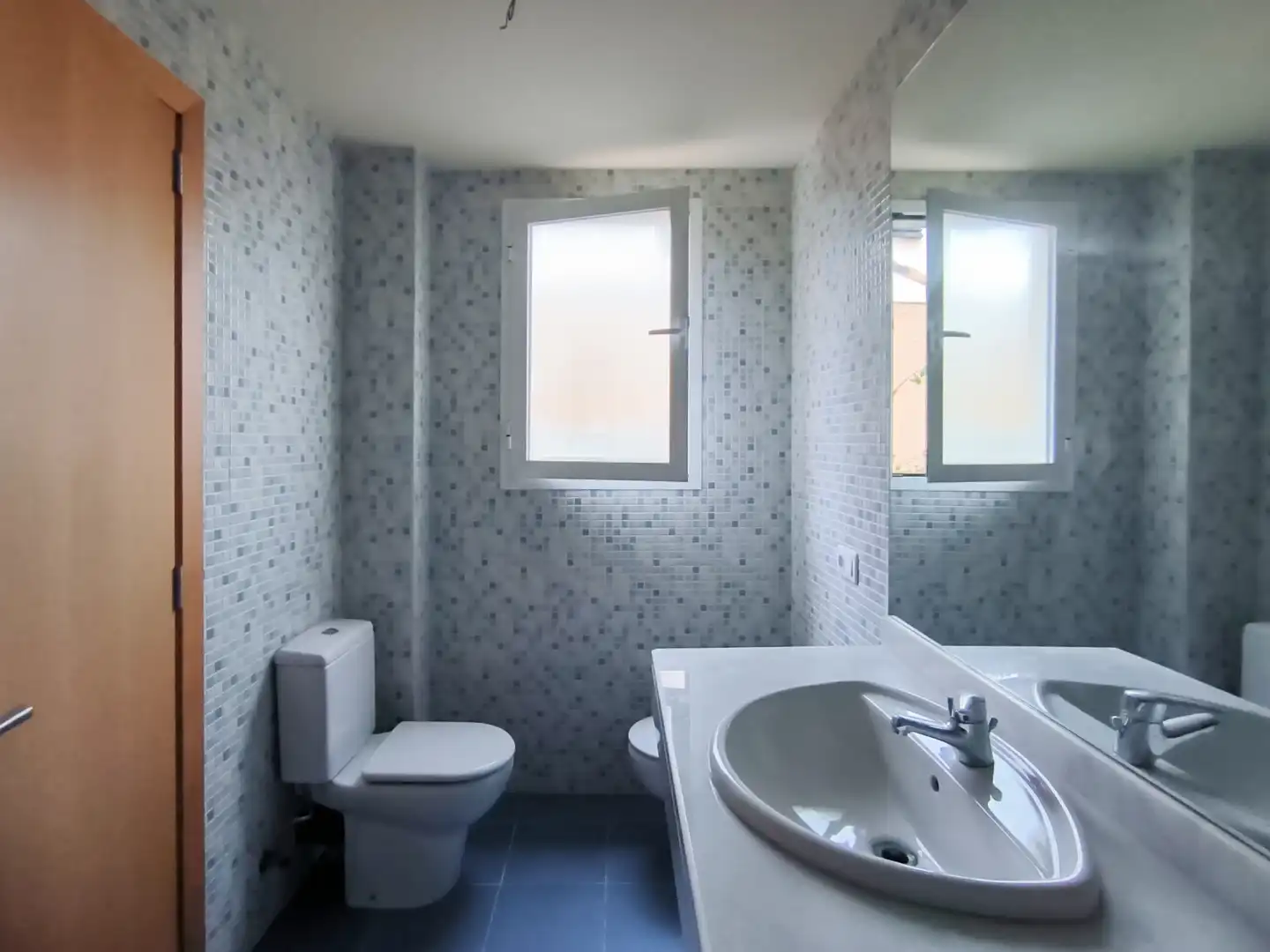 Baño de Casa adosada en venta en Espartinas con Terraza