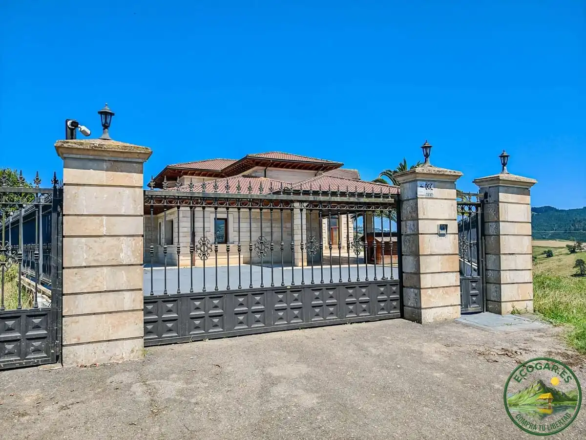 Vista exterior de Casa o chalet en venta en Nava con Calefacción, Jardín privado y Parquet
