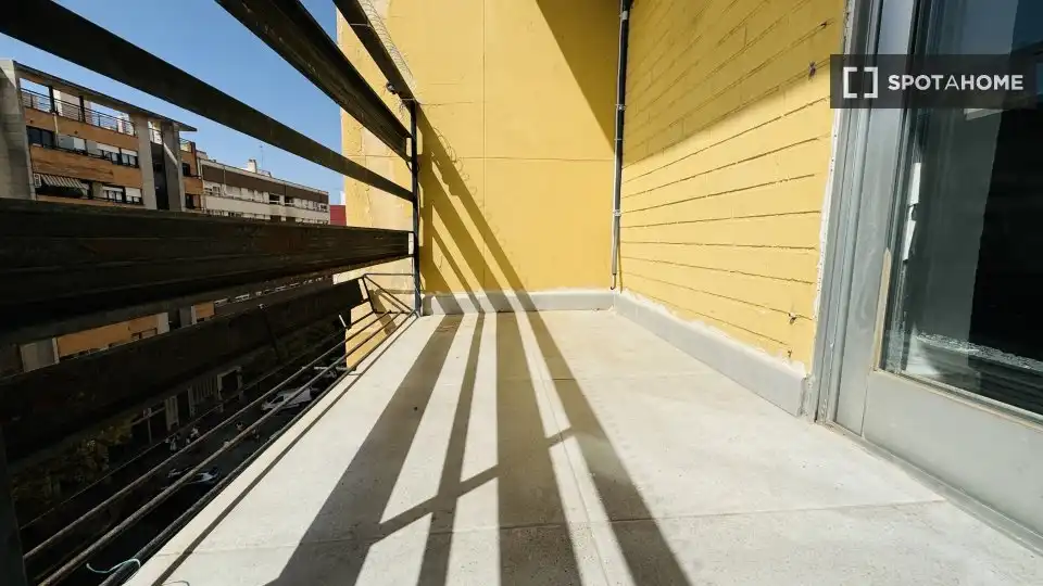 Terraza de Apartamento para compartir en Valencia con Aire acondicionado, Calefacción y Terraza