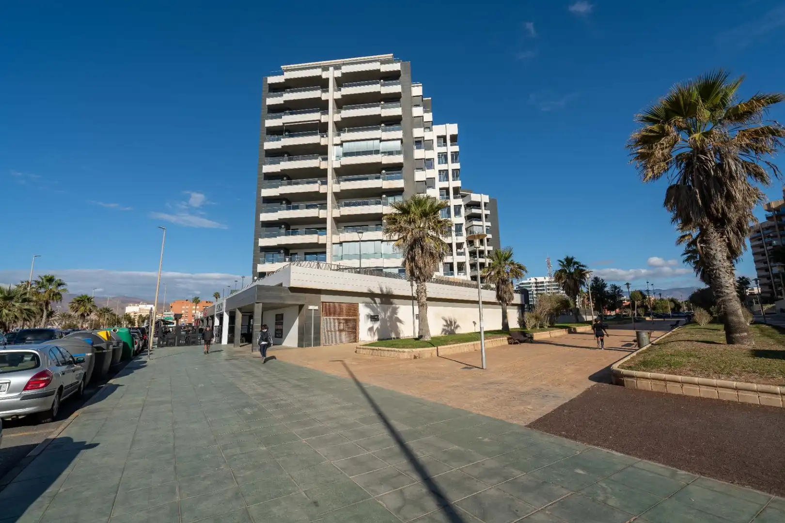 Vista exterior de Piso en venta en Almería con Aire acondicionado, Calefacción y Jardín privado