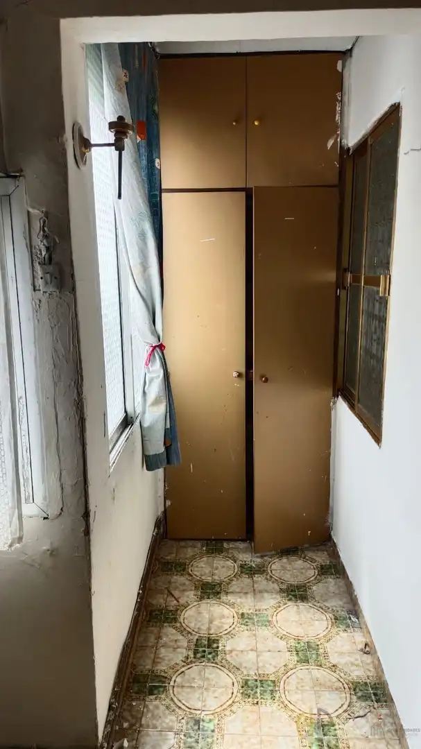 Habitación de Piso en venta en Madrid con Balcón