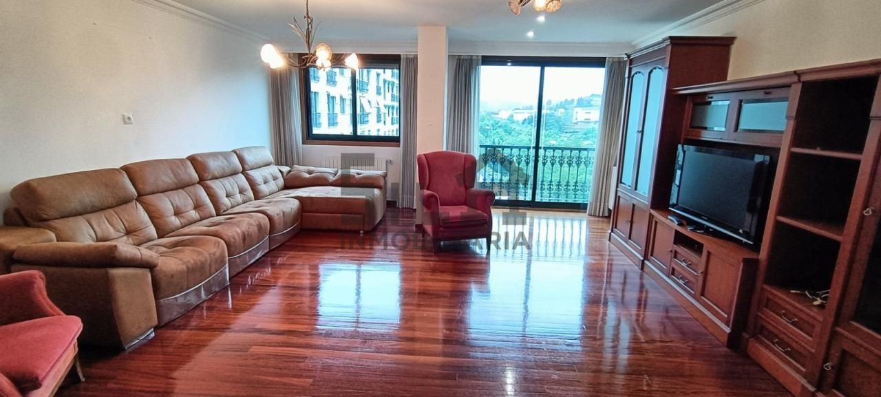 Living room of Duplex to rent in Ourense Capital   with Heating, Parquet flooring and Terrace