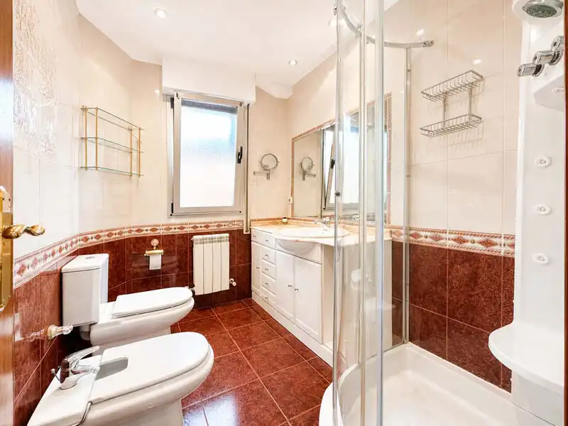 Baño de Piso en venta en Vitoria - Gasteiz con Calefacción, Parquet y Terraza